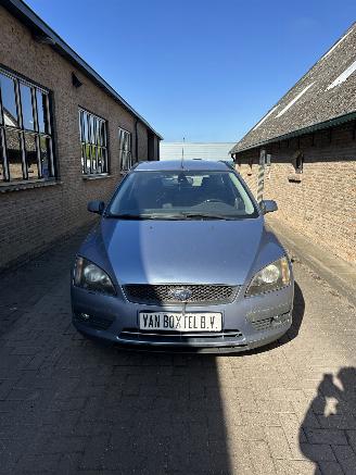 Ford Focus Ford Focus Wagon 1.6-16V Futura picture 2