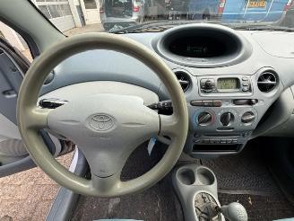 Toyota Yaris 1.3 16v VVT ( INRUIL VERKREGEN ) picture 13