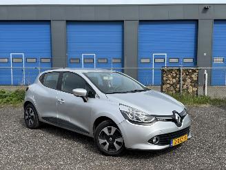 Damaged car Renault Clio 1.5 DCi Eco Expression 2013/5