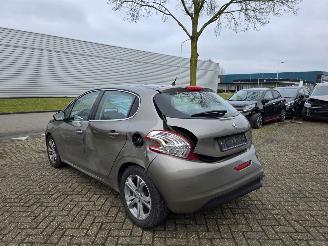 Peugeot 208 1.2 Allure Pano Climatronic MultiMedia Led Pdc CruiseControl 60KW / 82PK picture 3