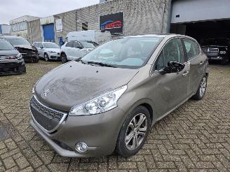  Peugeot 208 1.2 Allure Pano Climatronic MultiMedia Led Pdc CruiseControl 60KW / 82PK 2013/3