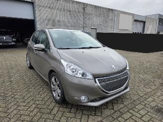 Peugeot 208 1.2 Allure Pano Climatronic MultiMedia Led Pdc CruiseControl 60KW / 82PK picture 6