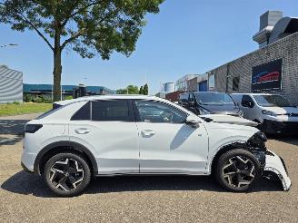 Schadeauto Volkswagen T-Roc R-Line 1.5eTSI IQ-Light Drive-Mode Camera Virtual Keyless Sfeerverl. Trekhaak 110KW/150PK 2026/2