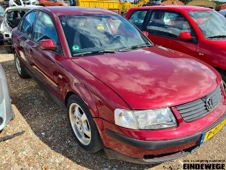 Vrakbiler auto Volkswagen Passat Passat (3B2), Sedan, 1996 / 2000 2.3 VR5 1999/3