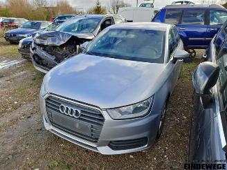 rozbiórka samochody osobowe Audi A1 A1 Sportback (8XA/8XF), Hatchback 5-drs, 2011 / 2018 1.0 TFSI Ultra 12V 2016/1