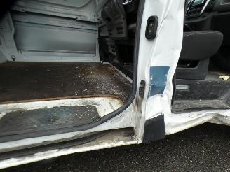 Renault Trafic TRAFIC 3 COURT PHASE 1 - 1.6 DCI - 16V TURBO picture 11