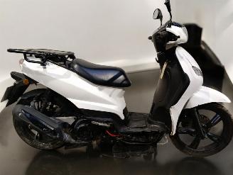 Schade scooter Peugeot  TWEET 2023/6