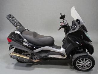 krockskadad bil bromfiets Piaggio  MP3 2011/9
