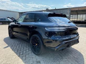 krockskadad bil auto Porsche Macan GTS *PANO - KAM - NAV - BOSE* 2024/2
