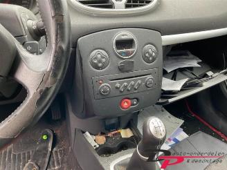 Renault Clio Clio III (BR/CR), Hatchback, 2005 / 2014 1.6 16V picture 15