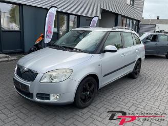 Vrakbiler auto Skoda Fabia Fabia II Combi, Combi 5-drs, 2007 / 2014 1.4i 16V 2008/10