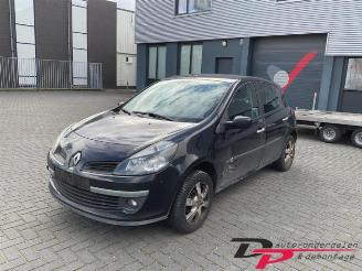 Salvage car Renault Clio Clio III (BR/CR), Hatchback, 2005 / 2014 1.6 16V 2007/7