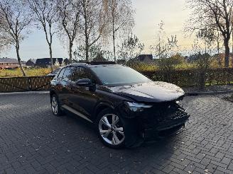 krockskadad bil auto Audi Q4 Audi Q4 E-tron 40e S-Line Panorama Camera LED VOL 2022/10