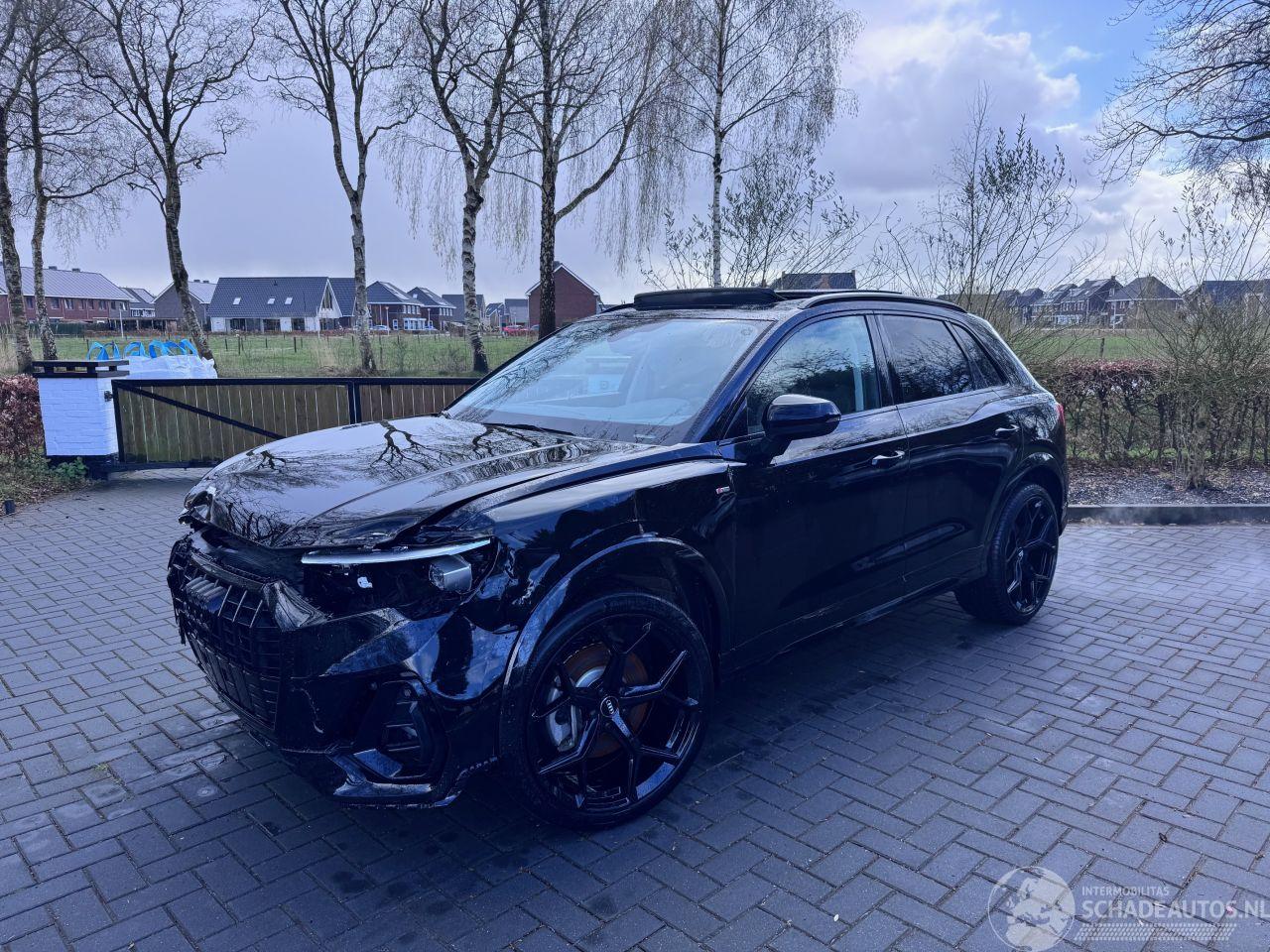 Audi Q3 Audi Q3 40 TFSI Quattro S line PANO Camera SONOS VOL!