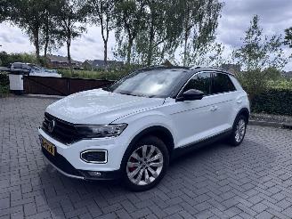 krockskadad bil auto Volkswagen T-Roc Volkswagen T-Roc 1.5 TSI DSG Sport Camera Trekhaak 150ps ACC DCC 2019/11
