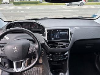 Peugeot 208  picture 5