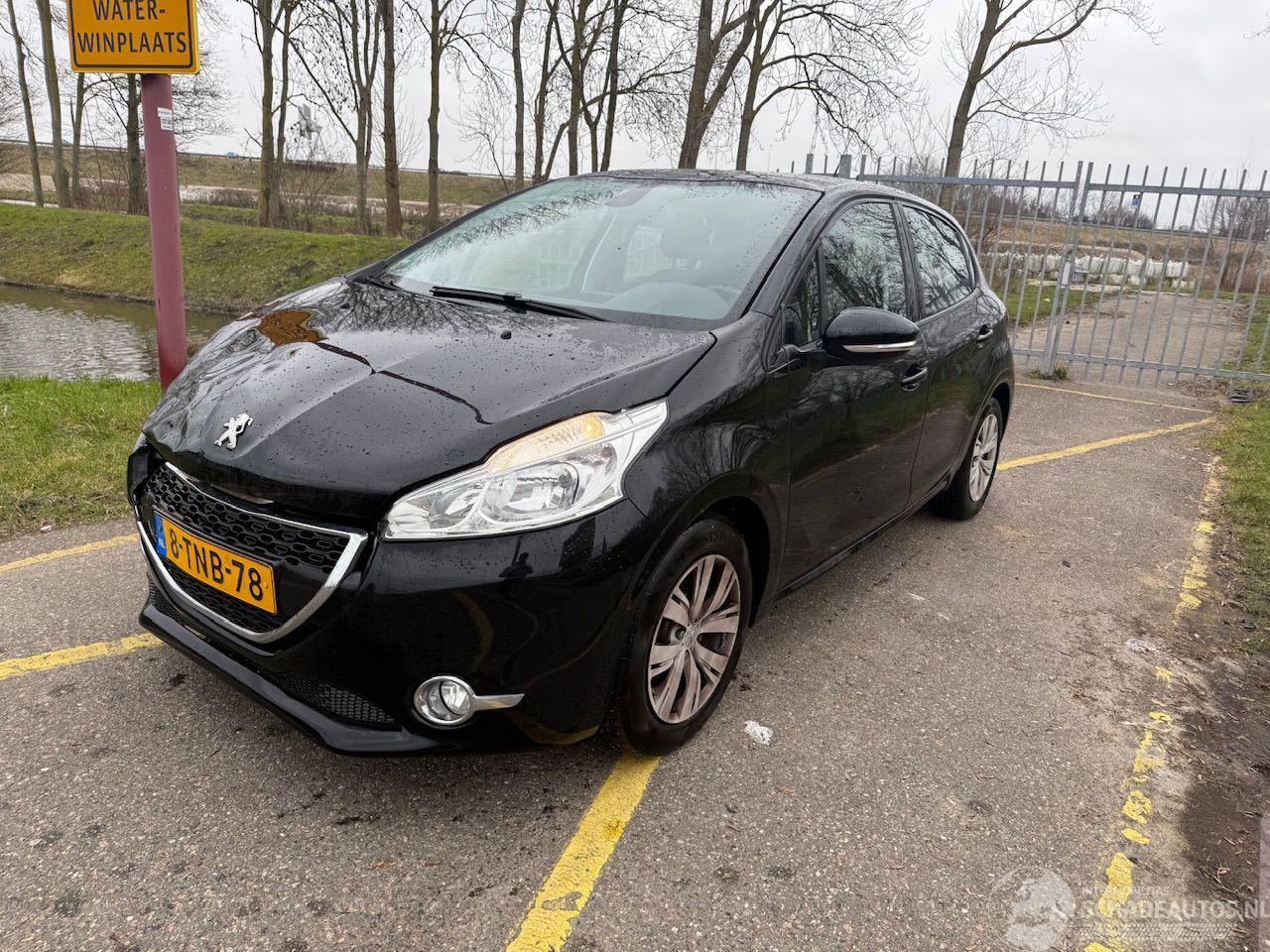 Peugeot 208 1.2 e-VTi Envy Automaat