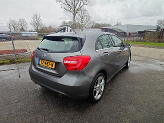 Mercedes A-klasse A180 ambition mooi frisse auto!! lichte schade picture 2