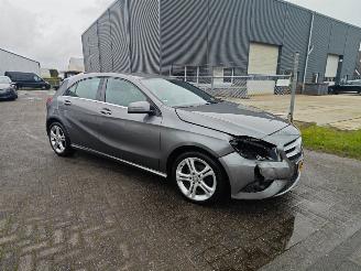 Mercedes A-klasse A180 ambition mooi frisse auto!! lichte schade 2012/1