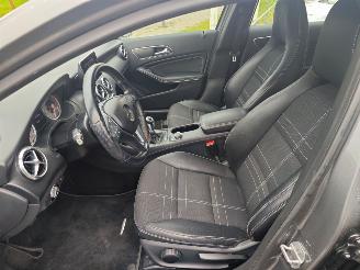 Mercedes A-klasse A180 ambition mooi frisse auto!! lichte schade picture 10