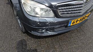Mercedes C-klasse 200 Kombi Elegance nette goed rijdende auto weinig schade! picture 2