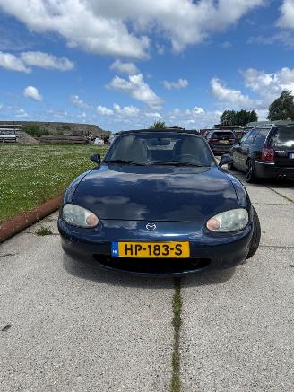 krockskadad bil auto Mazda MX-5 1.6 Cabrio 1999/9