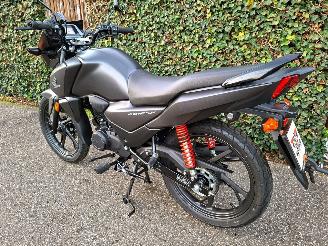 Honda CB 125 F A1 RIJBEWIJS picture 10