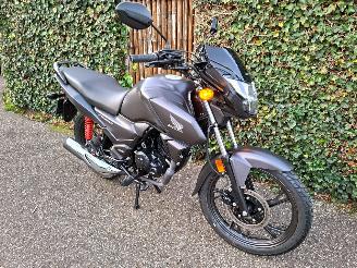 Honda CB 125 F A1 RIJBEWIJS picture 13