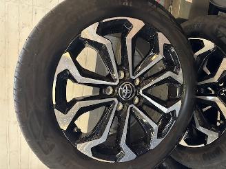 Toyota Yaris Cross 17 INCH ORGINELE SPORTWIELEN picture 2
