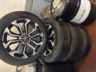 Damaged car Toyota Yaris Cross 17 INCH RGINELE SPORTWIELEN 2024/8