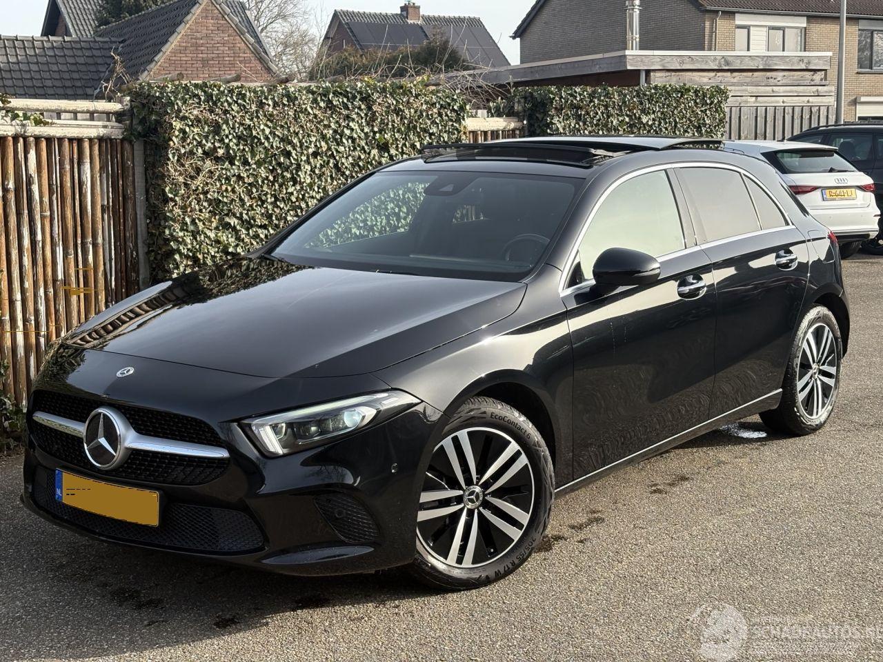 Mercedes A-klasse 250 e HYBRID PANO-AUTOMAAT-SFEER-VOL LEER-BURMESTER AUDIO