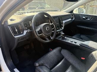 Volvo V-60 R-DESIGN 2.0 D MOMENTUM-LEER-PANO-AUTOMAAT-150PK-BOM VOL picture 17
