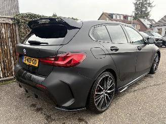 Coche accidentado BMW 1-serie 118 M-SPORT 140 PK  AUTOMAAT PANORAMA NAP !!! 2023/2