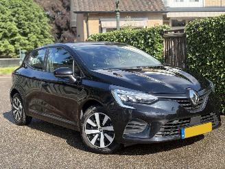 skadebil auto Renault Clio 1.6 E-Tech Hybrid 145 Equilibre AUTOMAAT 95PK 2022/10