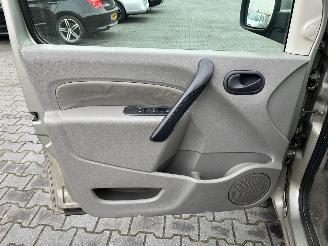 Renault Kangoo 1.6 16V MPV  Benzine 1.598cc 78kW (106pk) FWD 2008-02 (KW0D; KW2D; KW4D) K4M830; K4MG8 picture 18