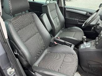 Opel Zafira 2.2 16V Direct Ecotec MPV picture 19