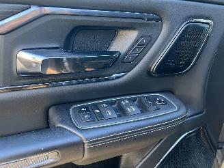 Dodge Ram 1500 Limited 5.7 V8 CC 4X4 picture 18