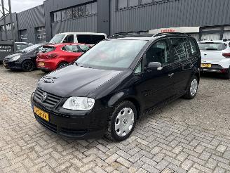 skadebil auto Volkswagen Touran 1.6 16V FSI Business 2006/2