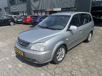 Vaurioauto  passenger cars Kia Carens 1.8-16V EX 2004/1