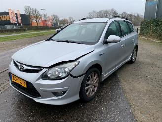 Unfallwagen Hyundai I-30 1.6 CVVT 16V Combi/o  Benzine 1.591cc 93kW (126pk) FWD 2008-02/2012-06 (F5P6; F5PA; F5PE; F5PI) G4FCG 2011/2