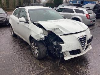Salvage car Alfa Romeo Giulietta Giulietta (940), Hatchback, 2010 / 2020 1.4 TB 16V MultiAir 2012/1