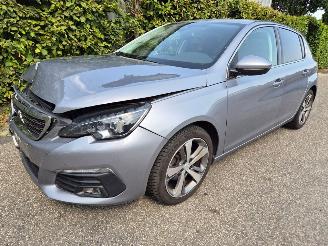 Schadeauto Peugeot 308 1.2 12V e-THP PureTech 130 2020/1