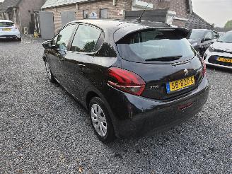 Peugeot 208 1.2 PureTech Active picture 5