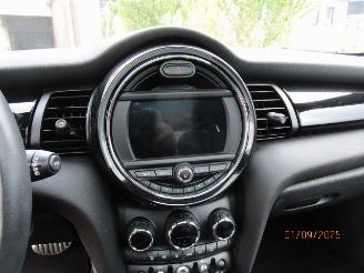 Mini Cooper 1.5 picture 13