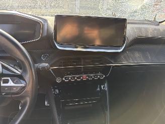 Peugeot 208 GT AUTOMATIC picture 12