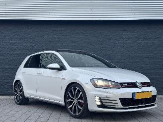 krockskadad bil auto Volkswagen Golf 2.0 TSI GTI Panorama Leer dynaudio Trekhaak 2013/1