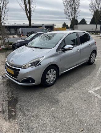  Peugeot 208 1.2 PureTech Urban Soul 2015/12