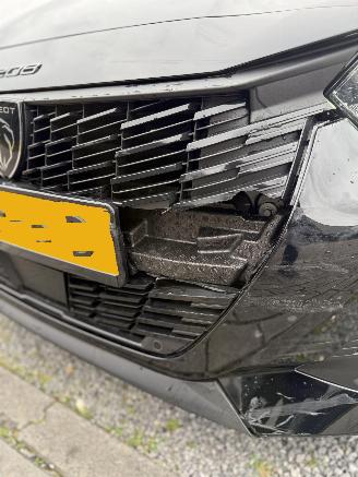 Peugeot 208 Allure picture 3