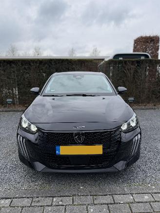 Peugeot 208 Allure picture 2