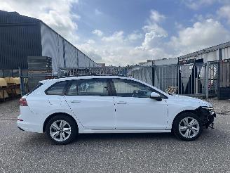 Volkswagen Golf 8 Variant 1.0 eTSI Automaat picture 4